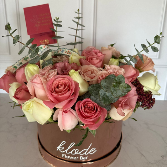 Roses and lisanthus bouquet
